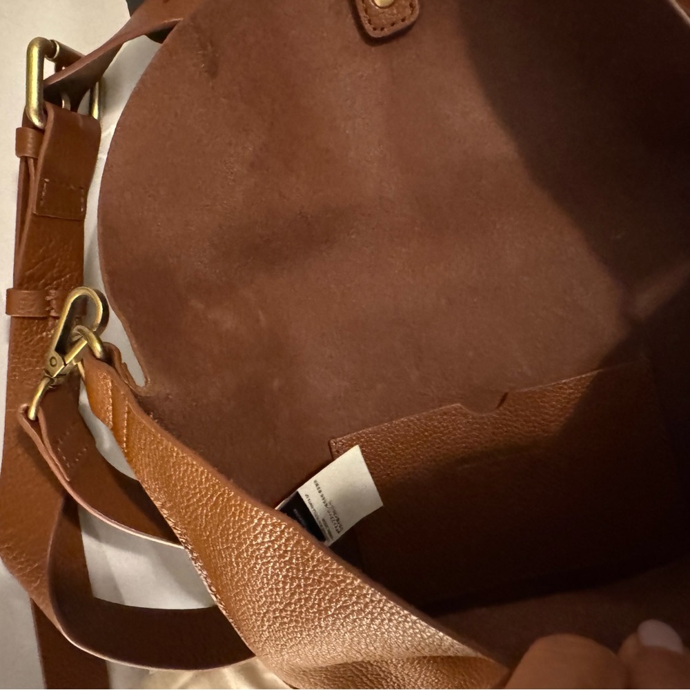 New (w/o tag) Banana Republic Bum/Crossbody Bag with Gold Clasp - Picture 7 of 7